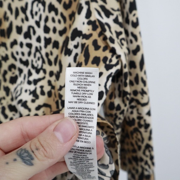 Chicos Leopard Print Shirt Womens M Beige Edgy Striking Kitschy Mob Wife Boho - Picture 10 of 16